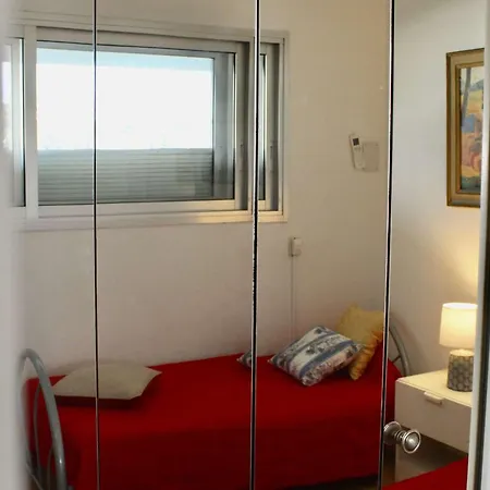 2 Pieces Avec Climatisation, 4 Couchages, A 100m De La - Fr-1-252a-33 Apartment *